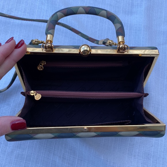 Cawen's Tan, Brown, Navy, & Hunter Vintage Look Gold Handle Bag - Picture 5 of 10